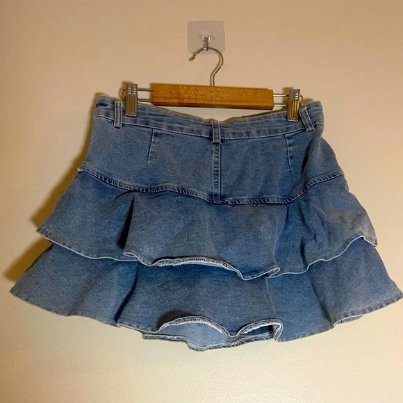 Juniors Denim Skort Size Large Blue Short Tiered Mini Ruffled Bottom - Picture 3 of 8